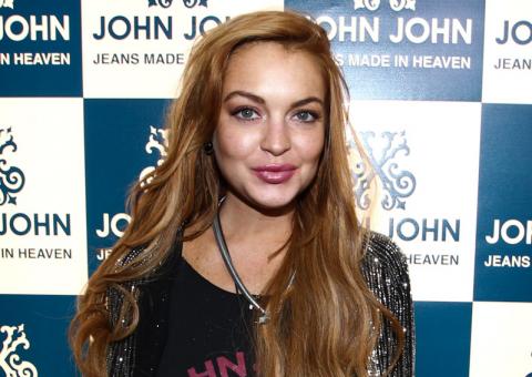 Antes de ser internada, Lindsay Lohan causa tumulto em evento no Brasil